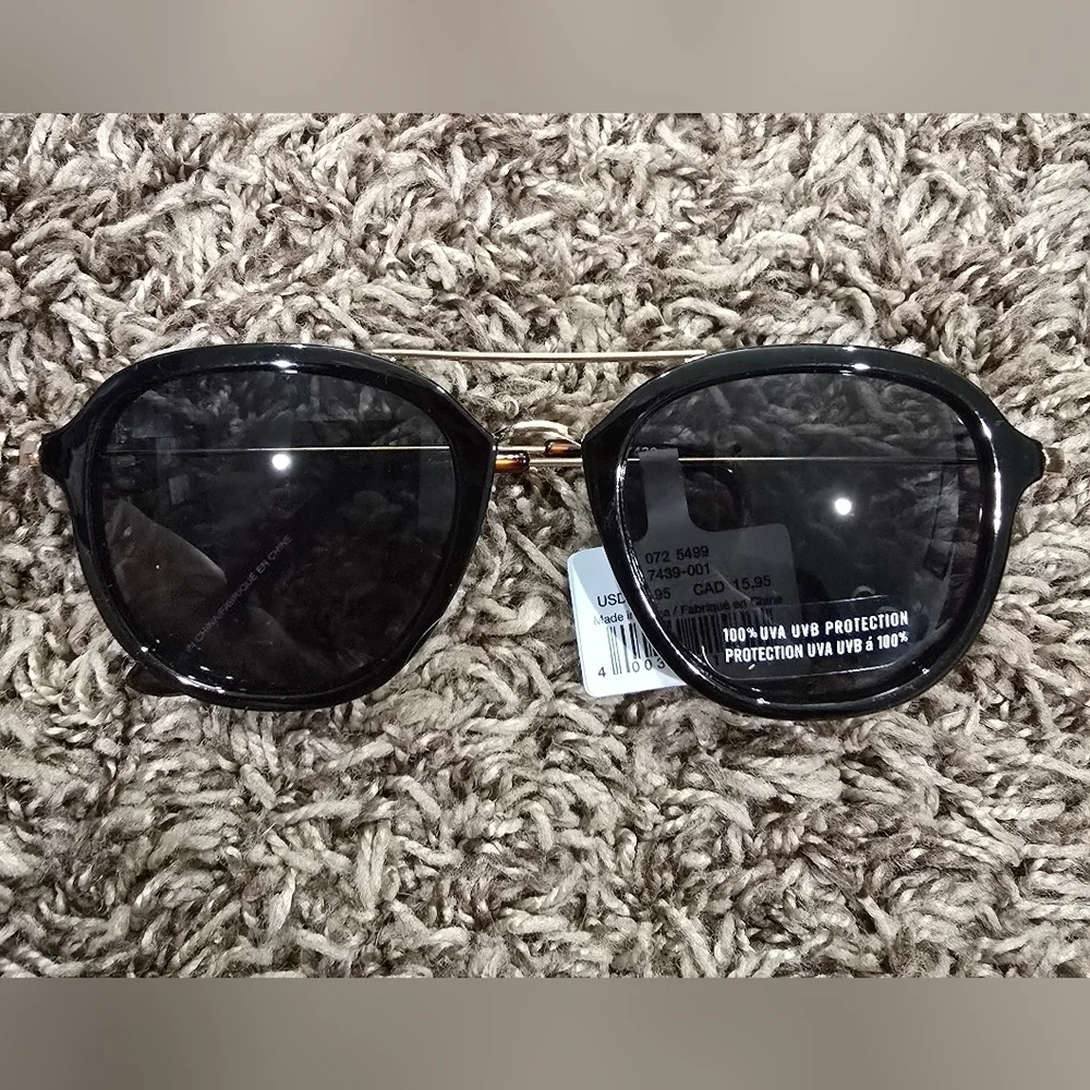 Aerie Sunnies Black Sunglasses with Gold Accents NWT